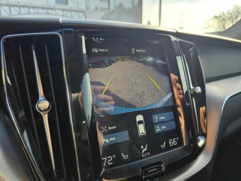 Used 2018 Volvo XC60 T5 Momentum w/ Convenience Package image 30