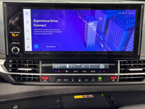 Used 2025 Toyota Sienna XSE w/ XSE Plus Package image 24