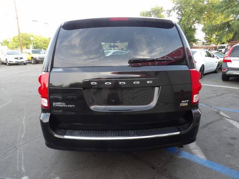 Used 2016 Dodge Grand Caravan SXT FWD image 11