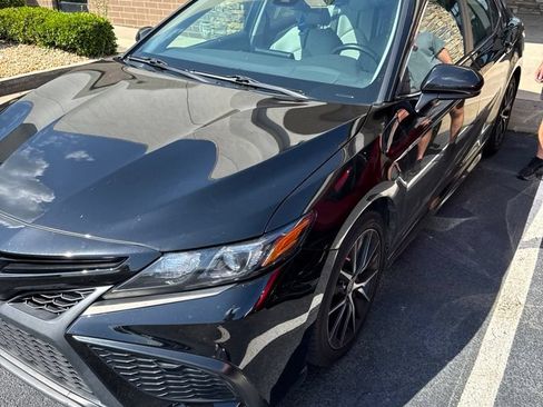 Used 2021 Toyota Camry SE FWD image 1