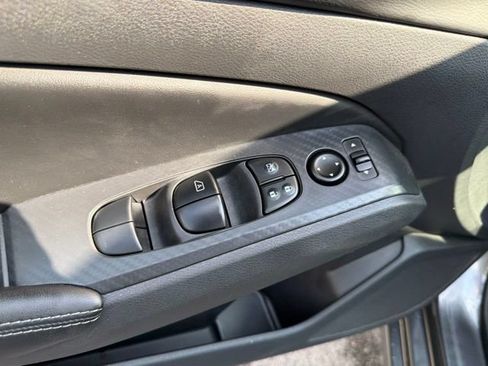 Used 2025 Nissan Altima 2.5 SV FWD image 10