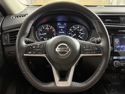 Used 2019 Nissan Rogue SV w/ Premium Package FWD image 14