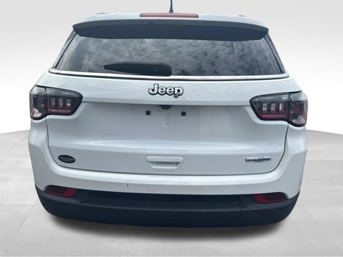 Used 2022 Jeep Compass Latitude FWD image 7