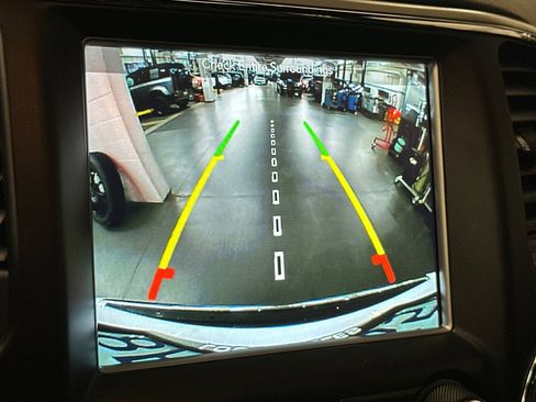 Used 2018 Jeep Grand Cherokee Limited image 21