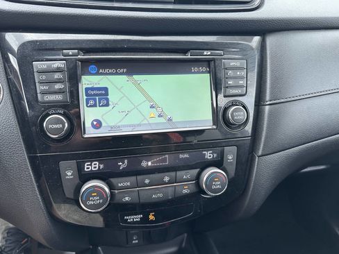 Used 2017 Nissan Rogue SV w/ SV Premium Package FWD image 13