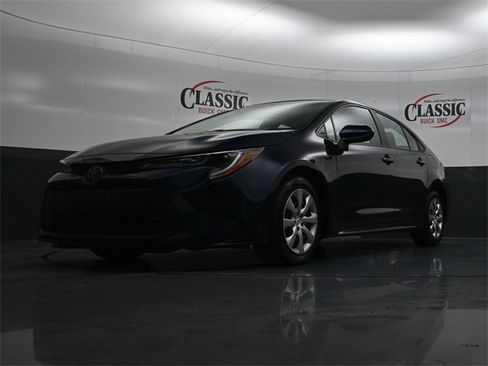 Used 2024 Toyota Corolla LE image 25
