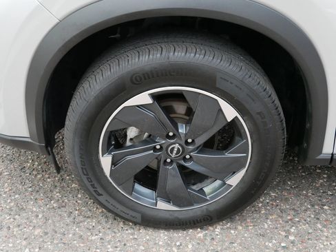 Used 2024 Nissan Rogue SV image 8