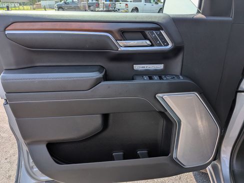 Used 2024 GMC Sierra 1500 Denali w/ Technology Package AWD/4WD image 10
