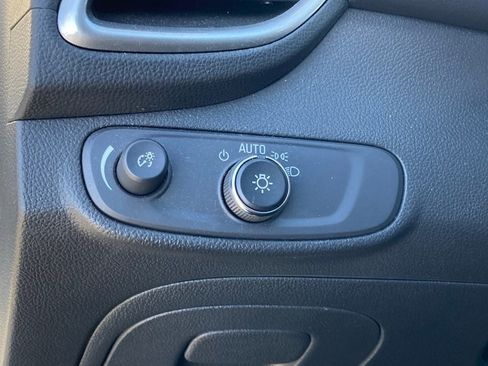 Used 2019 Chevrolet Trax LT w/ LT Convenience Package image 14