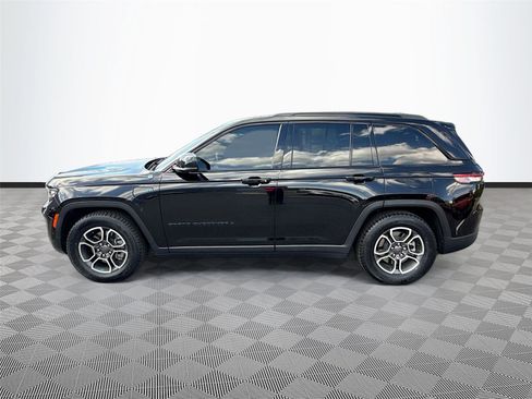 Used 2022 Jeep Grand Cherokee Trailhawk w/ Advanced Protech Group II AWD/4WD image 4