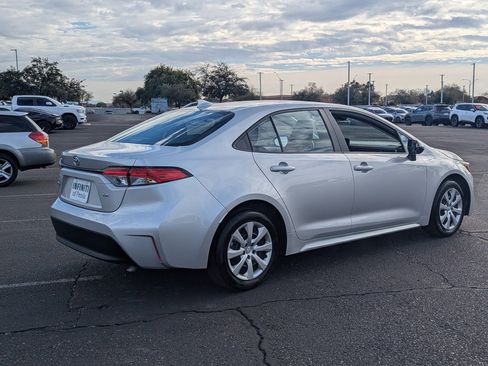 Used 2025 Toyota Corolla LE image 8