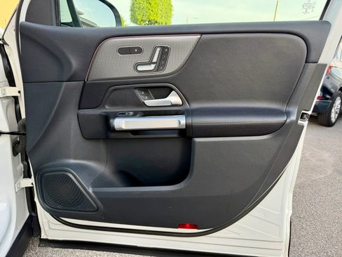 Used 2022 Mercedes-Benz GLB 250 4MATIC w/ Premium Package Lite image 38