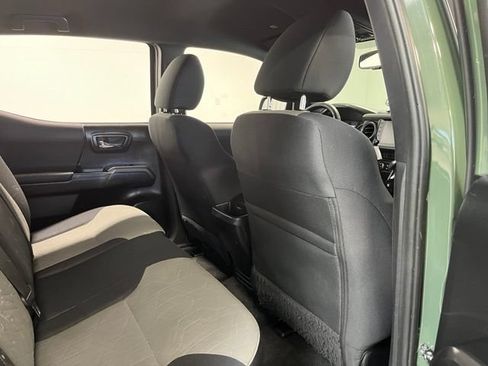 Used 2021 Toyota Tacoma TRD Off-Road w/ Technology Package AWD/4WD image 13
