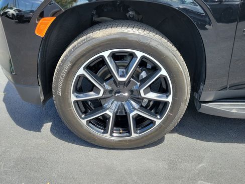 Used 2024 Chevrolet Suburban RST w/ Luxury Package image 4