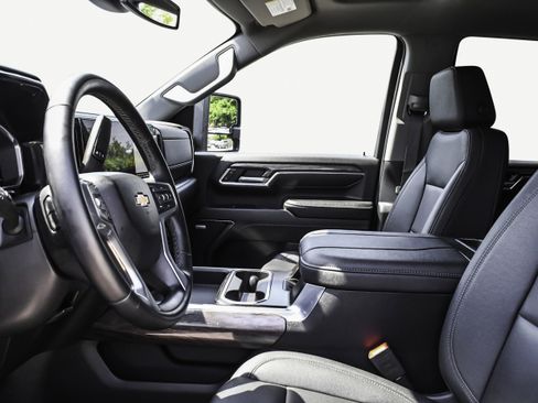 Used 2024 Chevrolet Silverado 3500 LTZ image 18