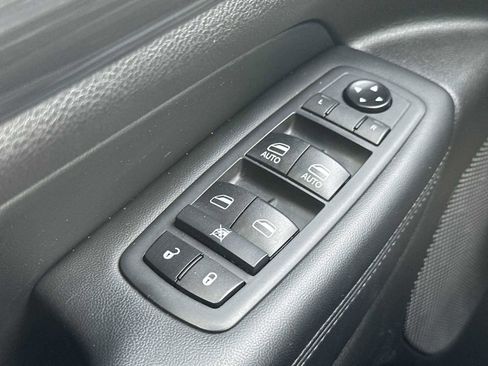 Used 2020 Jeep Grand Cherokee Altitude image 15