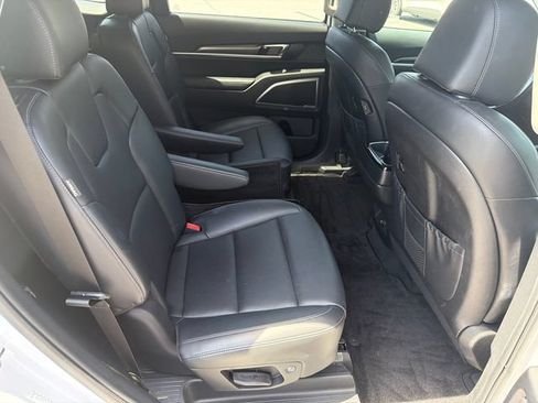 Used 2024 Kia Telluride S w/ S Sunroof Package FWD image 17