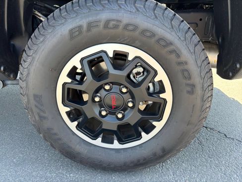 Used 2025 Toyota Tacoma TRD Off-Road AWD/4WD image 27