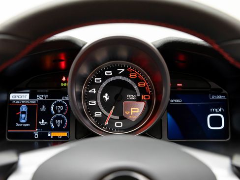 Used 2019 Ferrari Portofino image 26