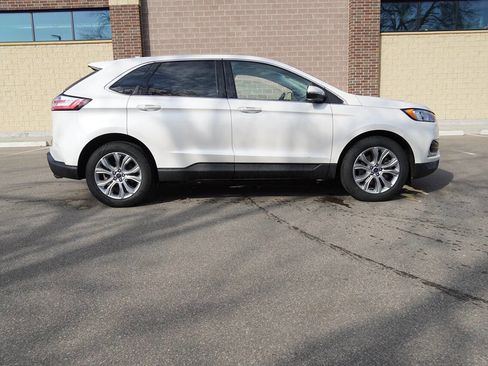 Used 2019 Ford Edge Titanium w/ Class II Trailer Tow Package image 5