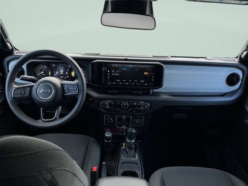 Used 2025 Jeep Wrangler Willys image 10