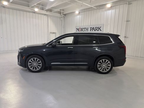 Used 2023 Cadillac XT6 Premium Luxury FWD image 2