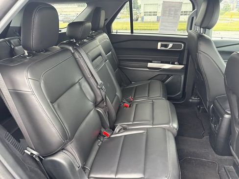 Used 2023 Ford Explorer XLT w/ Equipment Group 202A AWD/4WD image 15