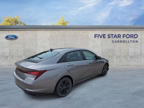 Used 2022 Hyundai Elantra SEL FWD image 8