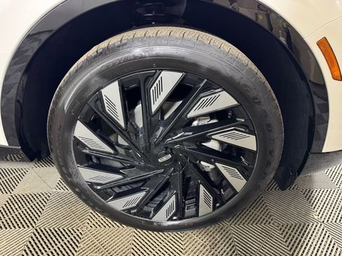 New 2026 Lincoln Nautilus Reserve AWD/4WD image 13