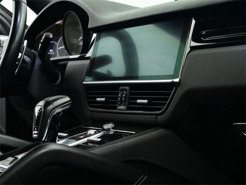 Used 2020 Porsche Cayenne S image 34