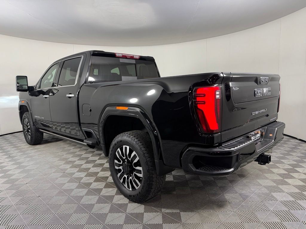 Used 2025 GMC Sierra 3500 Denali Ultimate AWD/4WD image 9