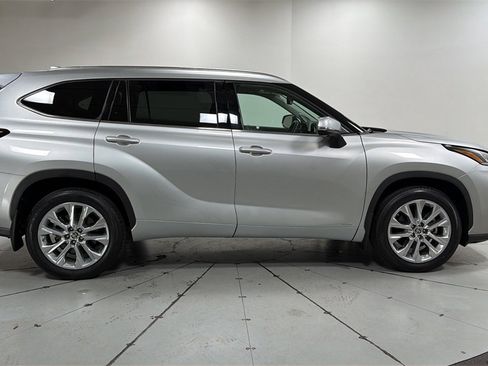 Used 2023 Toyota Highlander Limited image 6