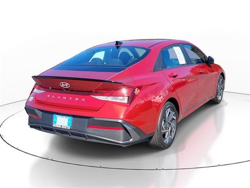 Used 2025 Hyundai Elantra Sport image 6