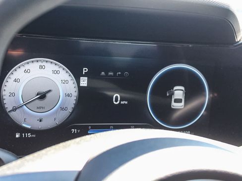 Used 2024 Hyundai Elantra SEL FWD image 29