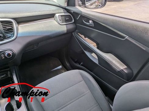 Used 2019 Kia Sorento AWD image 21