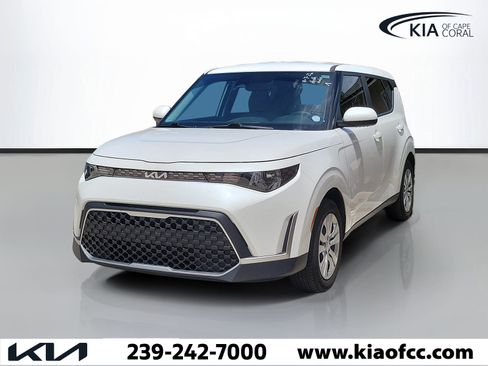 Used 2025 Kia Soul LX FWD image 3