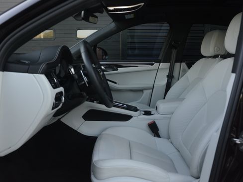 Certified 2026 Porsche Macan AWD/4WD image 15