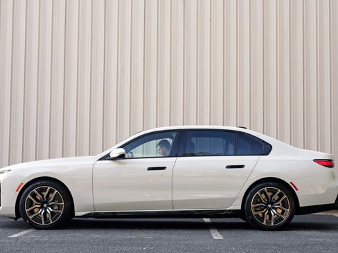 Used 2023 BMW 760i xDrive AWD/4WD image 9
