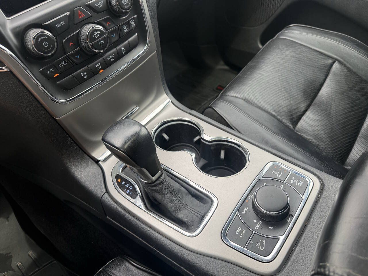 Used 2018 Jeep Grand Cherokee Overland AWD/4WD image 20