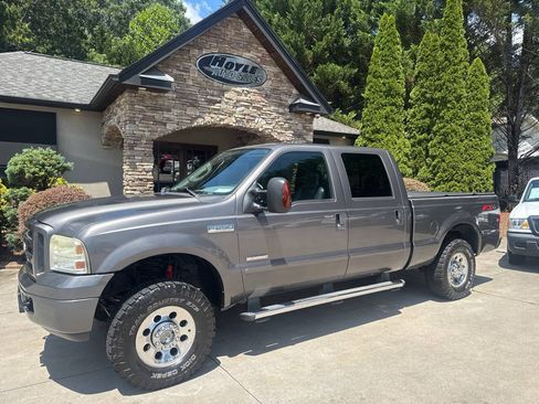 Used 2006 Ford F250 XLT AWD/4WD image 2