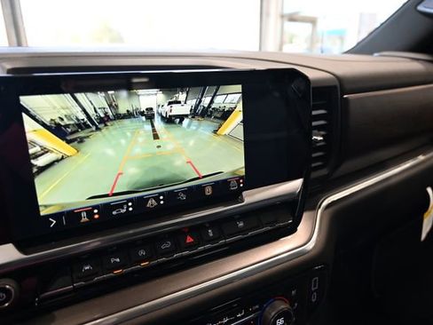 New 2026 Chevrolet Silverado 1500 High Country w/ High Country Premium Package AWD/4WD image 16