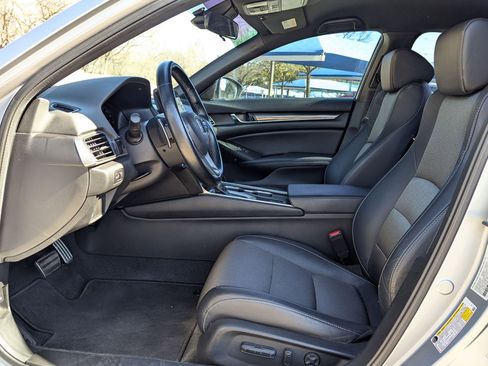 Used 2020 Honda Accord Sport image 9