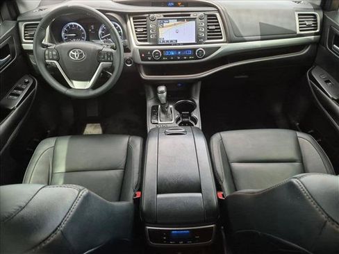 Used 2016 Toyota Highlander XLE FWD image 19