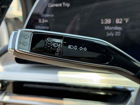 Used 2025 Cadillac Lyriq Luxury AWD/4WD image 27