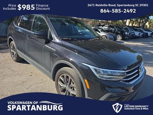 Used 2023 Volkswagen Tiguan SE image 1