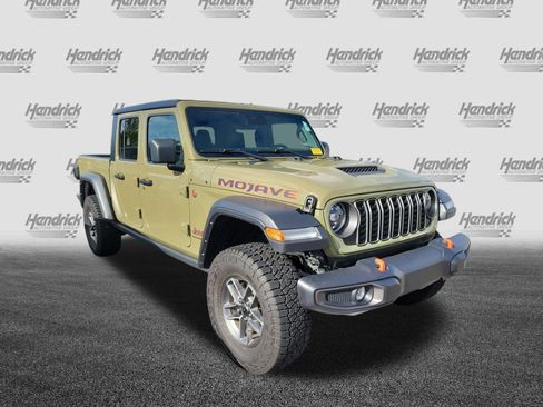 Used 2025 Jeep Gladiator Mojave w/ Convenience Group AWD/4WD image 2