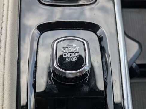 Used 2024 Volvo XC90 B6 Plus AWD/4WD image 37