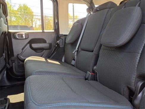 Used 2024 Jeep Wrangler Unlimited Rubicon 4xe image 12