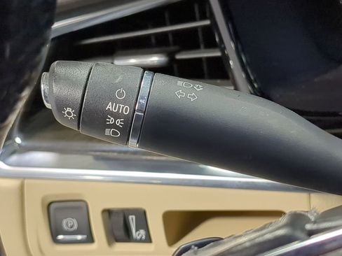 Used 2019 Cadillac XT5 FWD image 38