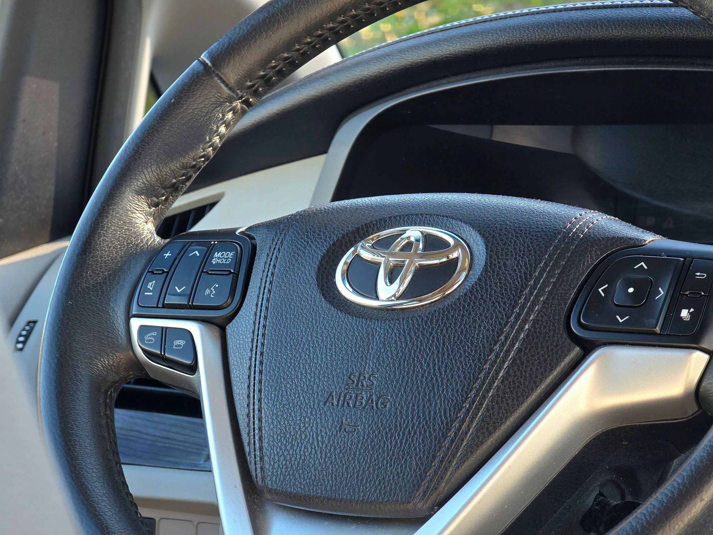 Used 2017 Toyota Sienna XLE w/ XLE Navigation Package FWD image 23
